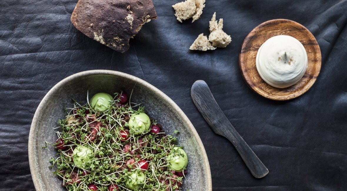 4-retters gourmet-middag inkl. bobler & snacks hos Michelin-anbefalede Restaurant Rebel