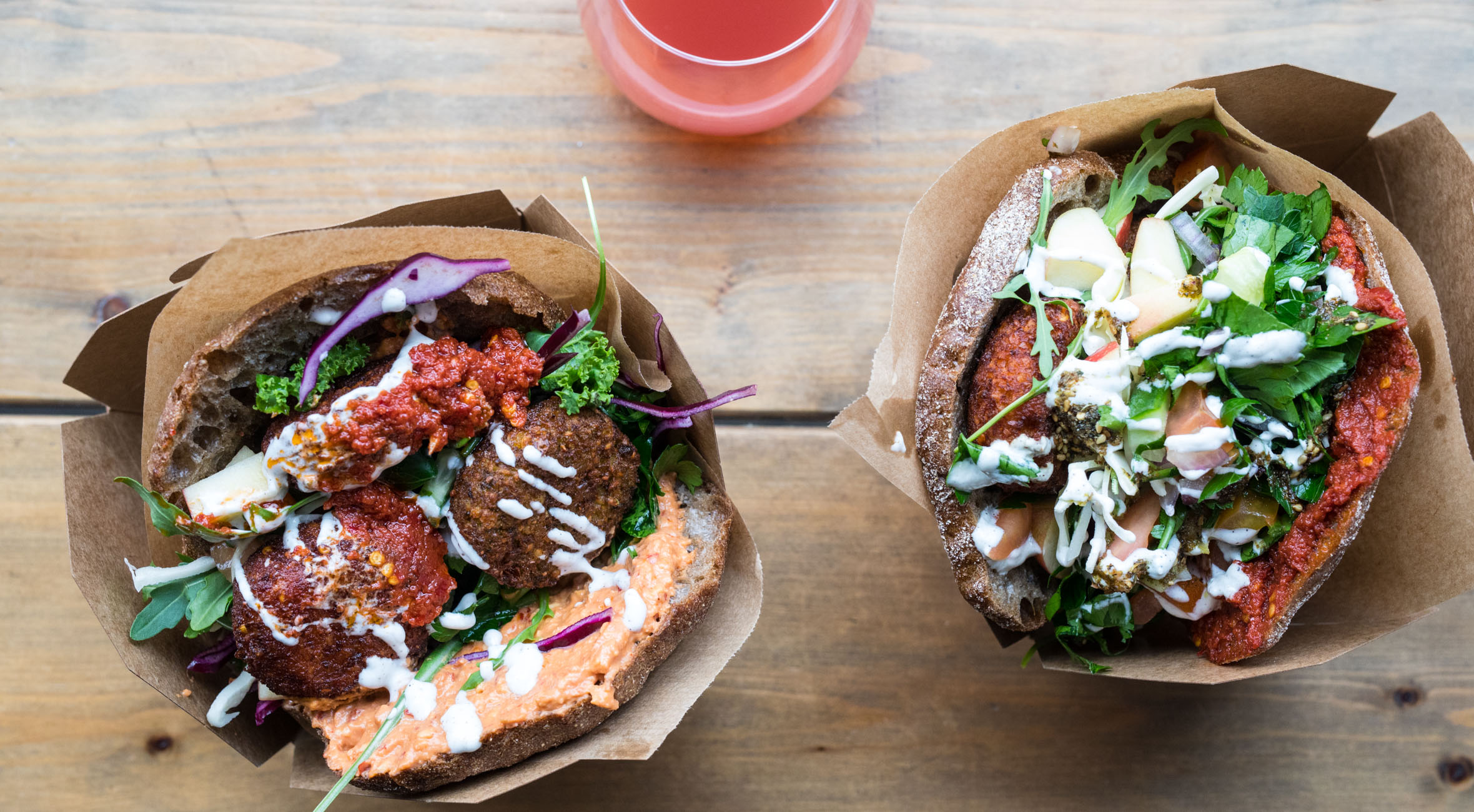 2 x pita-sandwich + 2 x øko-saft hos hippe Falafel Factory på Nørrebro – Kåret som Byens Bedste