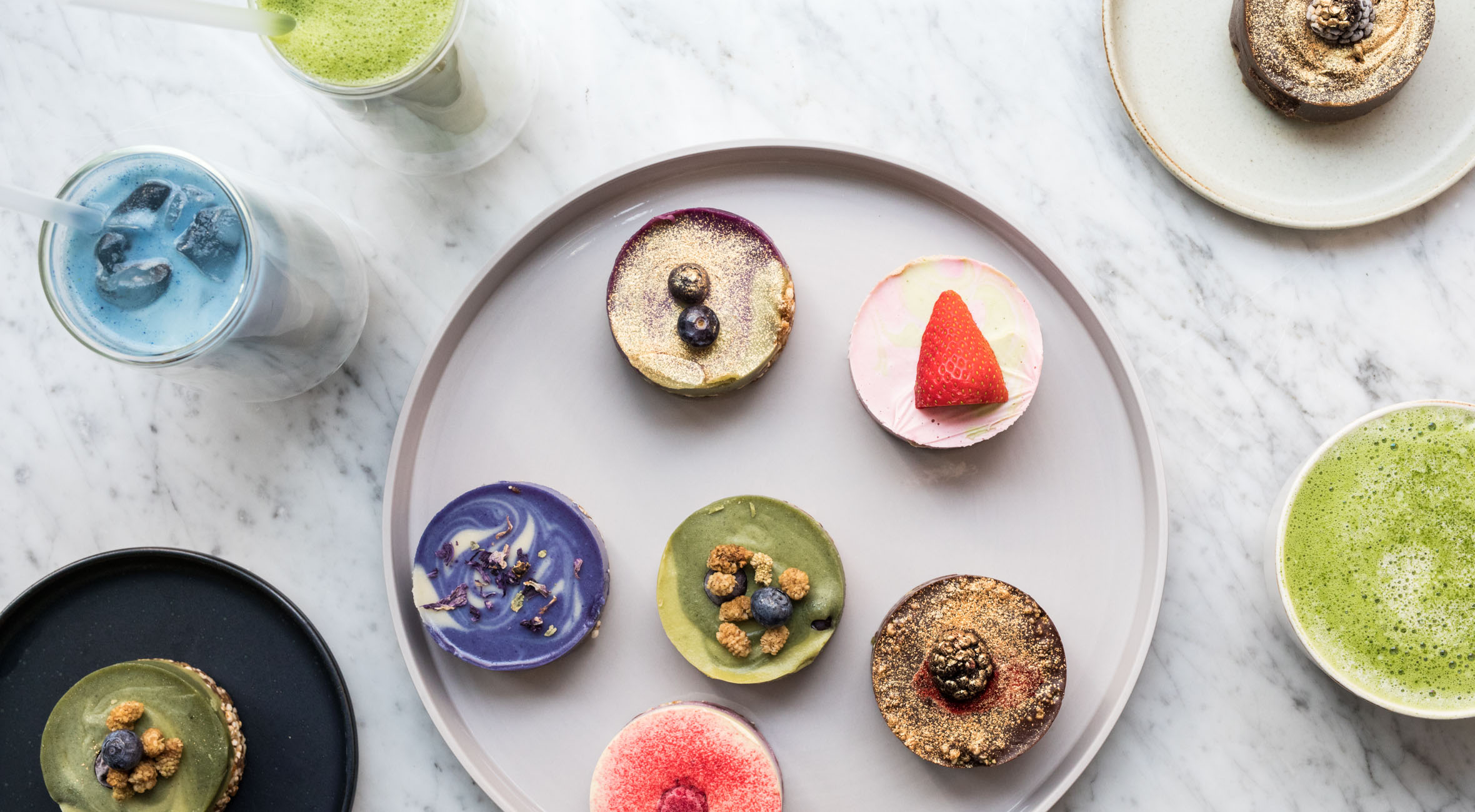 2 veganske raw cakes + 2 matcha-drikke hos Matcha Bar – Besøg én af byens hippeste caféer