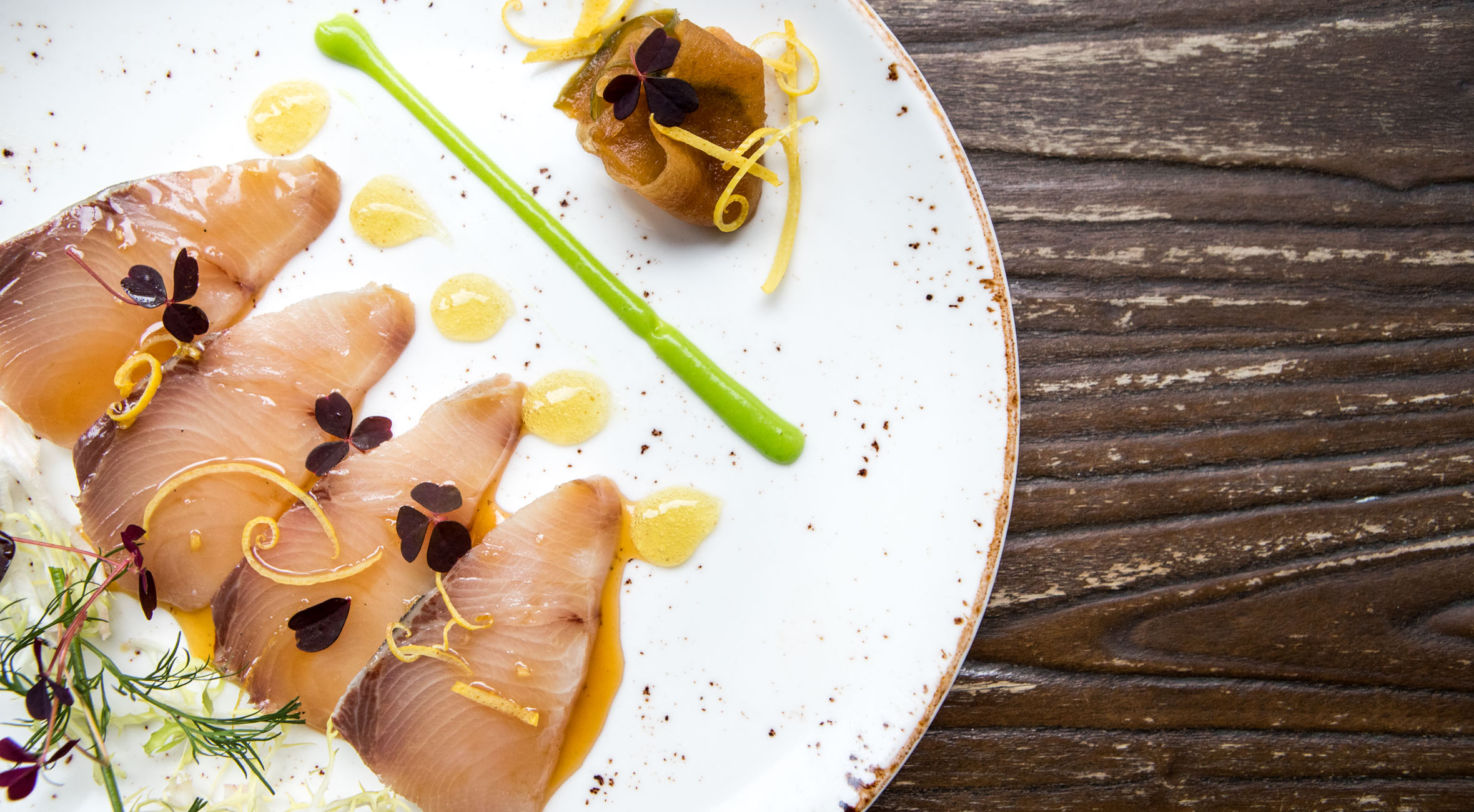 6-retters gourmet hos Reef N’ Beef – Australsk fine dining restaurant byder på vild gastronomi med regnskovskrydderier