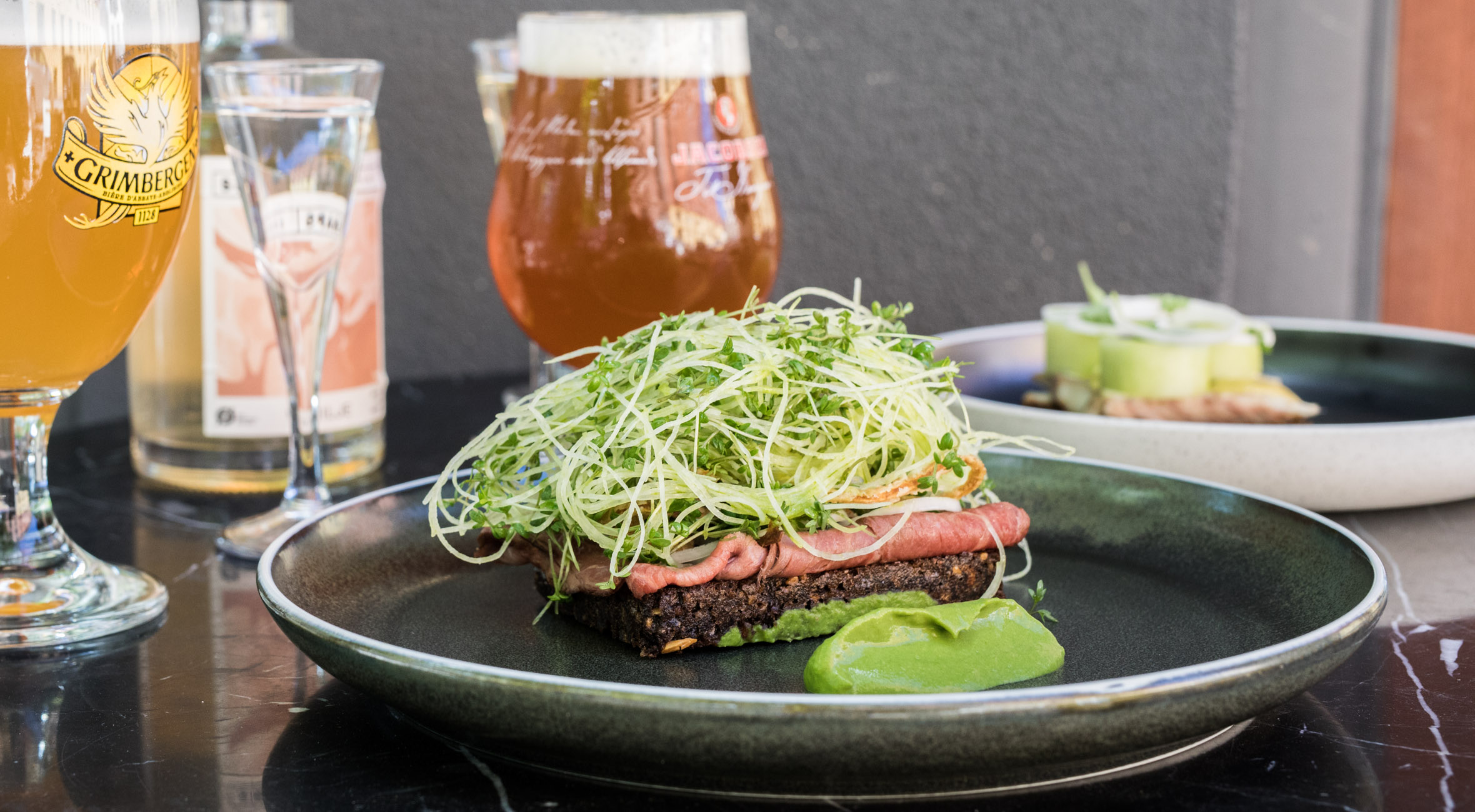Frit valg til alt på frokostkortet hos Restaurant Mondän – Topkokke byder på overdådigt smørrebrød