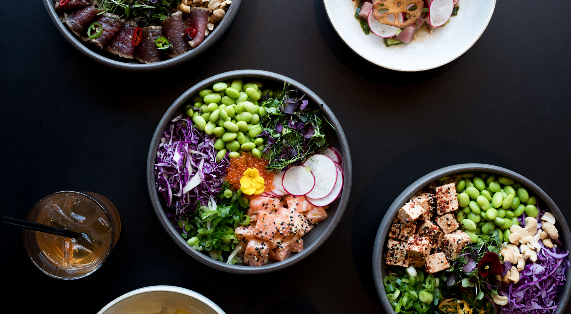2 poké bowls + 2 drikke hos populære MyPoké – Hawaiiansk poké-joint stormer derudaf og har nu udvidet til Østerbro