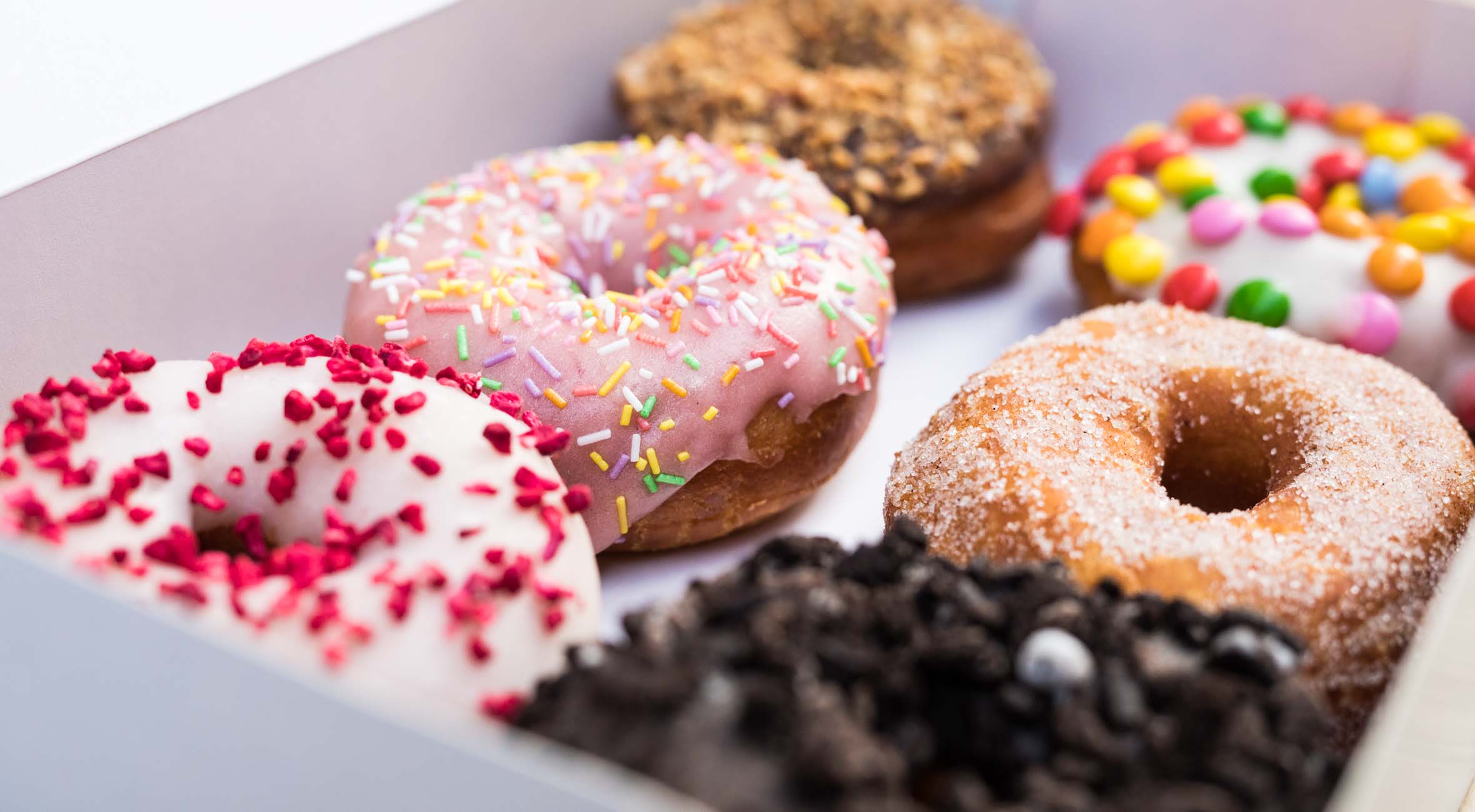 6 valgfrie donuts hos The Donut Shop i Indre By – Invitér venner & veninder på byens vildeste donuts