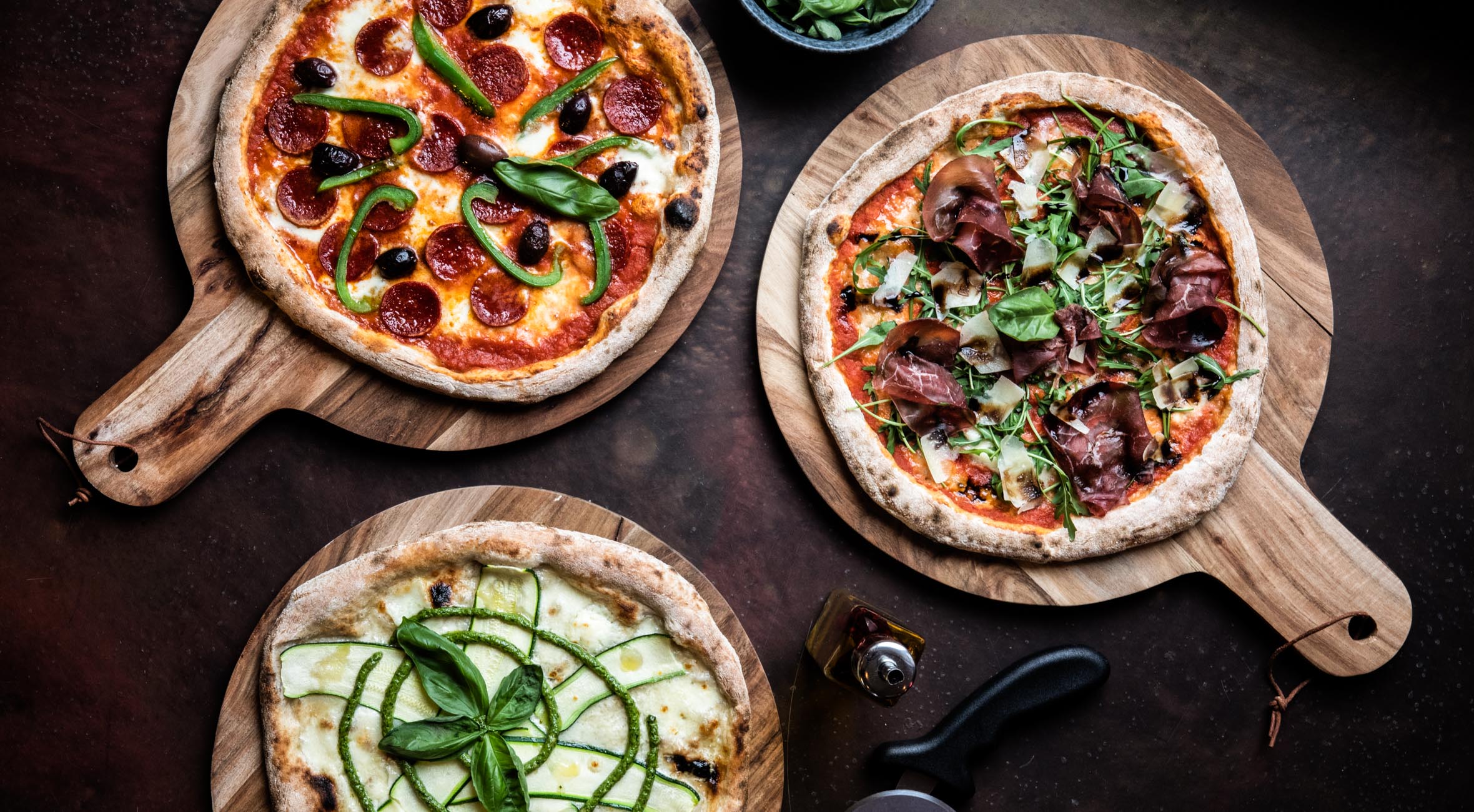 2 valgfrie pizzaer hos DEJ ved Kødbyen – Ny pizza-restaurant & take away byder på vilde pizzaer og tjekkede omgivelser