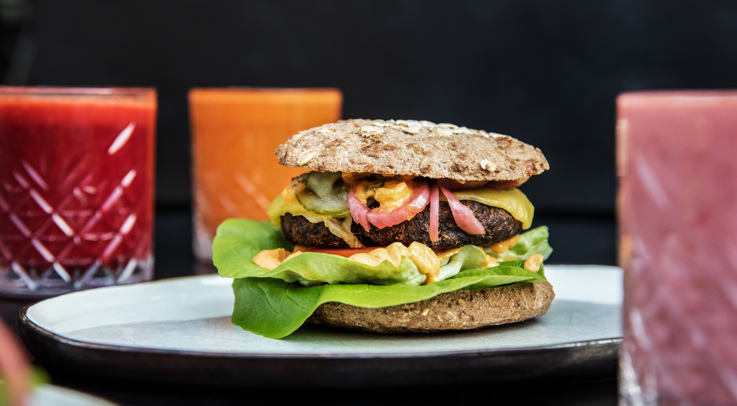 2 burgere + 2 juice / shakes hos simpleRAW i Indre By – Grønt gourmetkøkken fremhæves som ét af byens bedste spisesteder