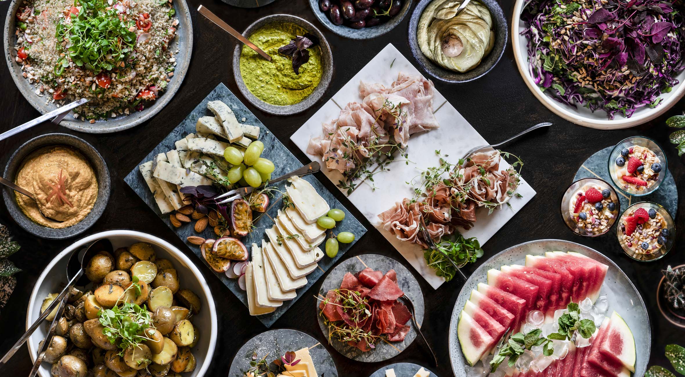 Brunch & juice for 2 personer hos DEJ ved Kødbyen – Populær pizzarestaurant tager brunchbuffeten til næste niveau
