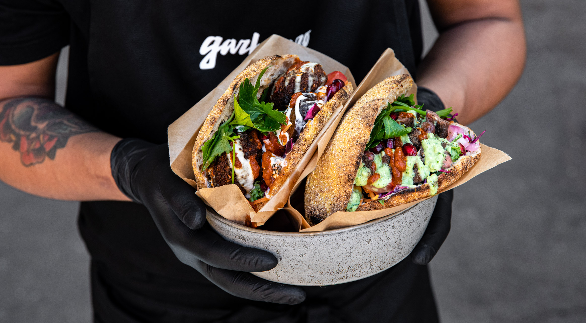 2 pitamenuer med fritter & drikke hos Garbanzo i Indre By – Nyåbnet pitabar byder på byens vildeste pitasandwich