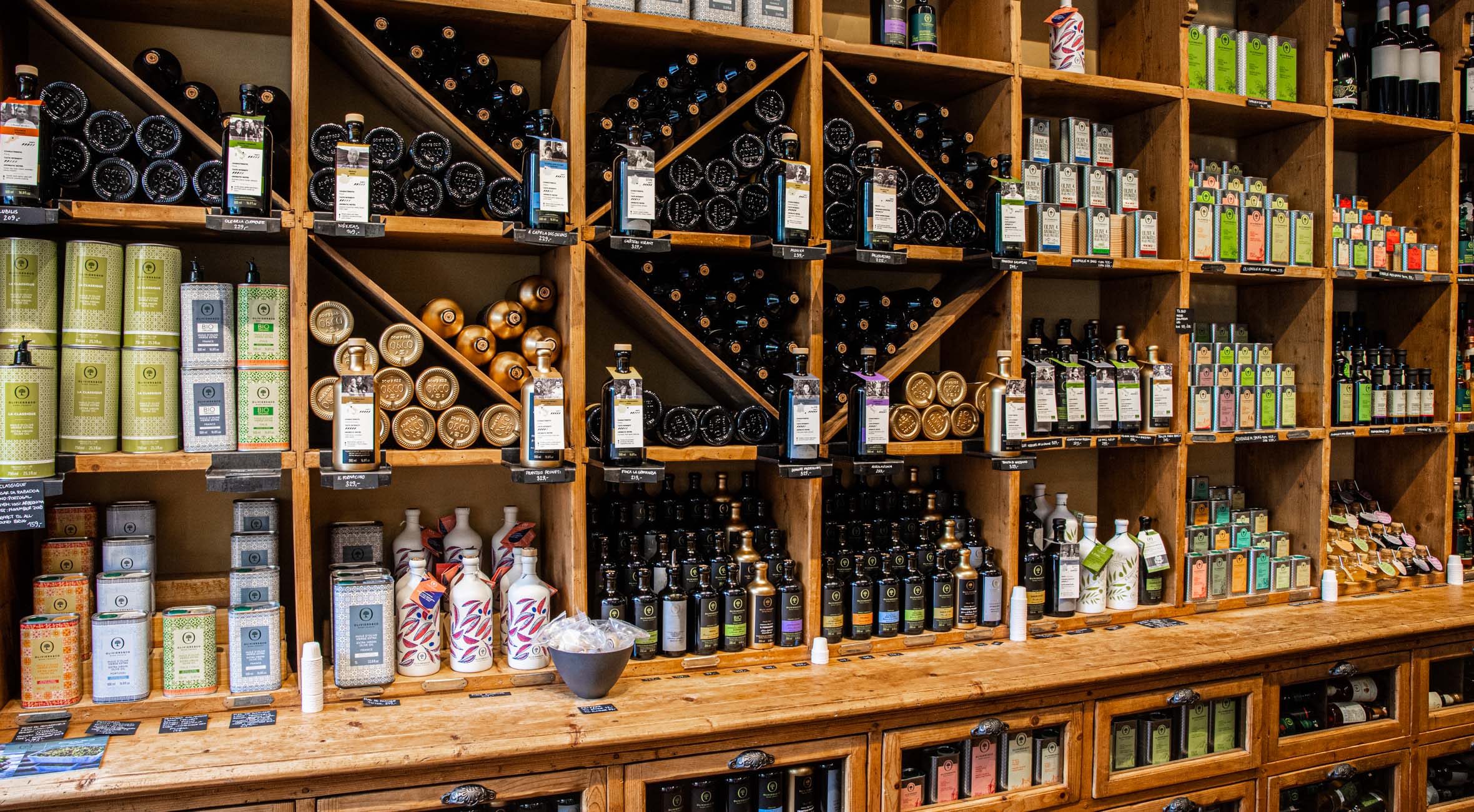 Frit valg til alt hos OLIVIERS & CO på Gl. Kongevej – Få alt fra olivenolier til balsamico, trøffelolier og delikatesser kreeret af verdenskendte Michelin-kokke
