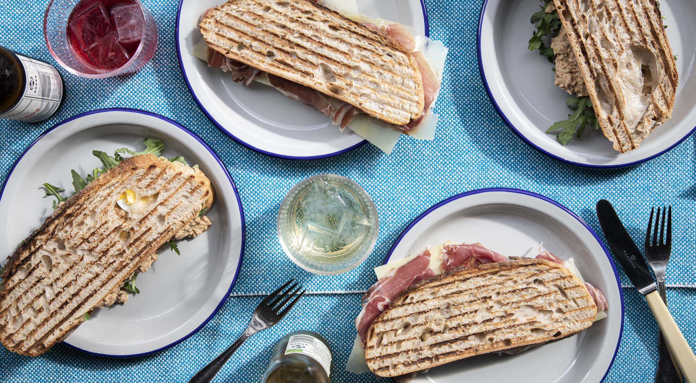 2 sandwich + 2 drikke hos Monti ved Trianglen – Ny Østerbro-café byder på sandwich, øko-saft og kaffe i absolut særklasse