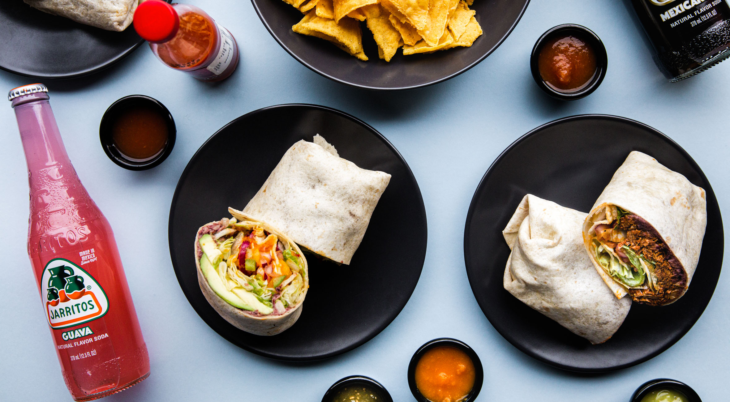 Burritos + nacho-chips + guacamole + drikke for 2 personer hos Tacopop – Mexicansk burrito darling har udvidet til Frederiksberg