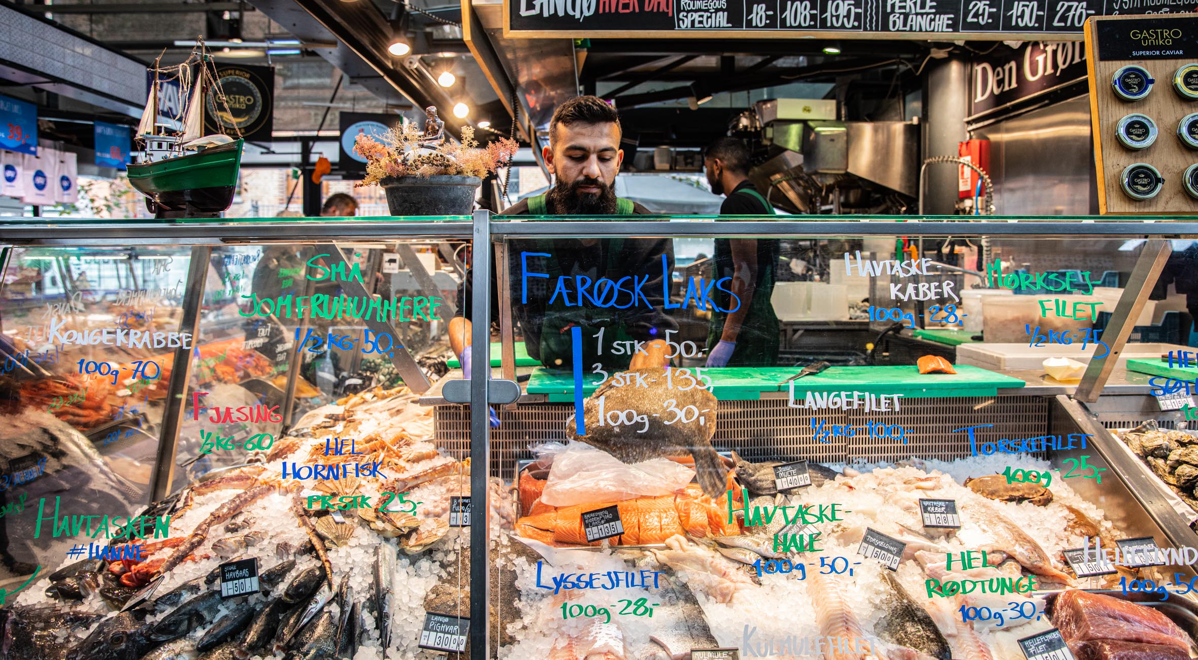 Frit valg til alt hos Den Grønne Kutter i Torvehallerne – Bæredygtig fiskeforretning byder på alt fra færøsk laks til Skagen-rejer, fiskefrikadeller og limfjordsøsters