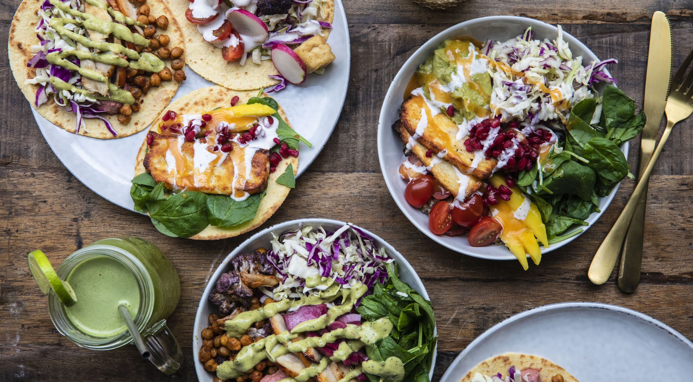 2 bowls/taco plates + 2 juice hos HONEST i Indre By – Nyt spiseri byder på bowls & fusions-tacos med alt fra avocado til mango, grillet halloumi og granatæble