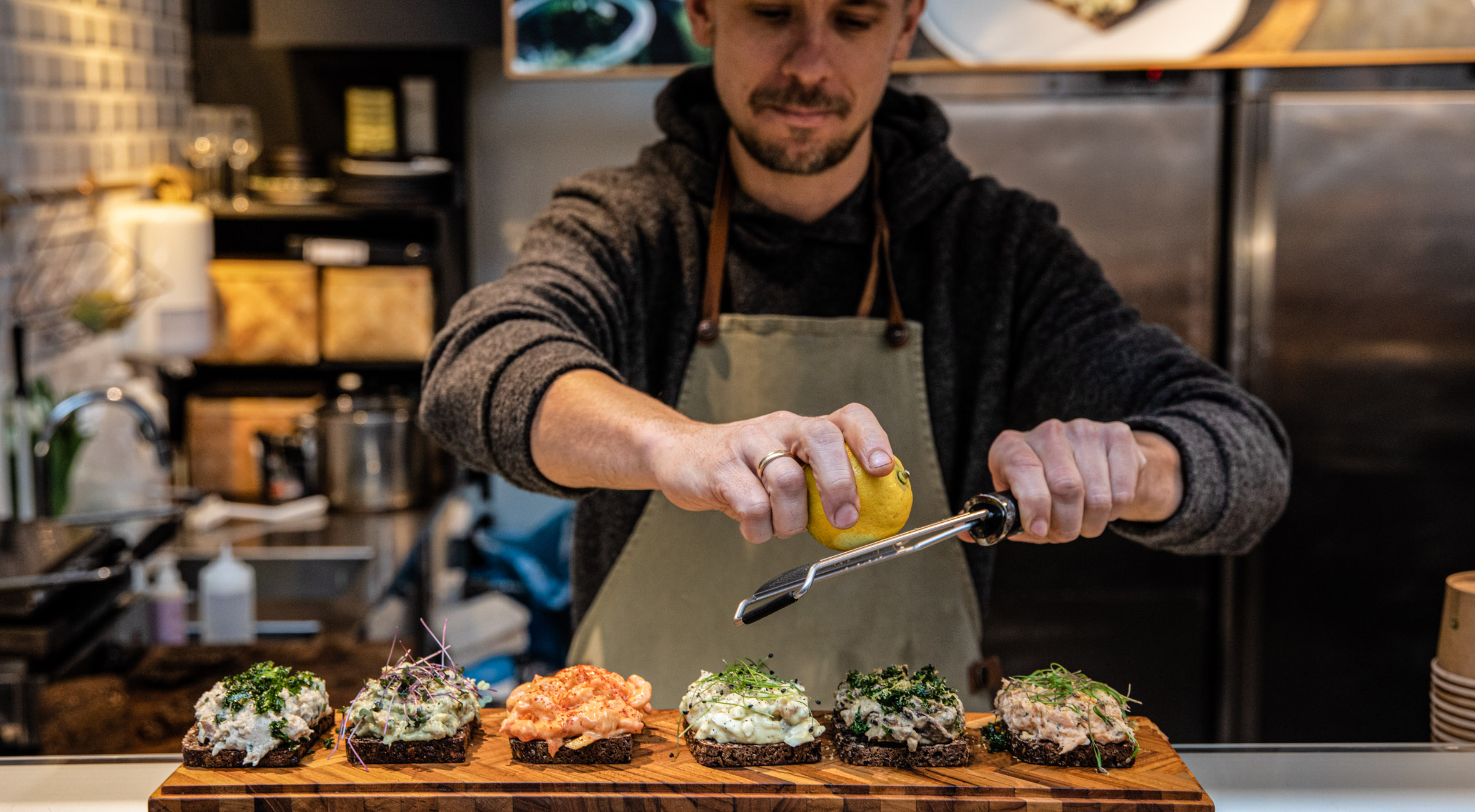 2 stk. smørrebrød hos nyåbnede RØRT i Torvehallerne – Prisvindende koncept nyfortolker den klassiske pålægssalat
