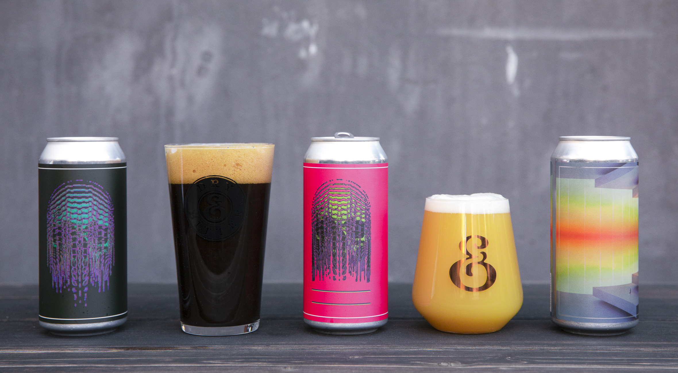 Frit valg til alt hos Dry & Bitter Brewing Company – Få øl i verdensklasse! Indløs i pop-up shoppen på Vesterbro eller på bryggeriet i Gørløse