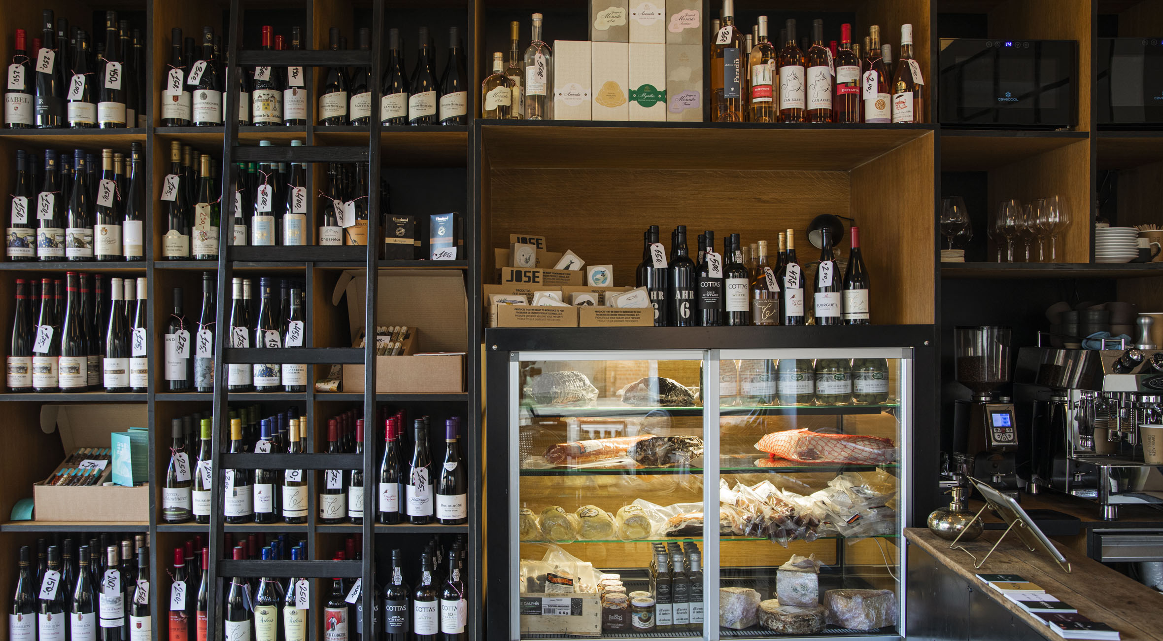 Frit valg til alt hos Salon 39 Vinbar & Butik – Tidligere Noma-kok har åbnet vinbutik på Frederiksberg! Køb vin, spiritus, ost og charcuteri med hjem