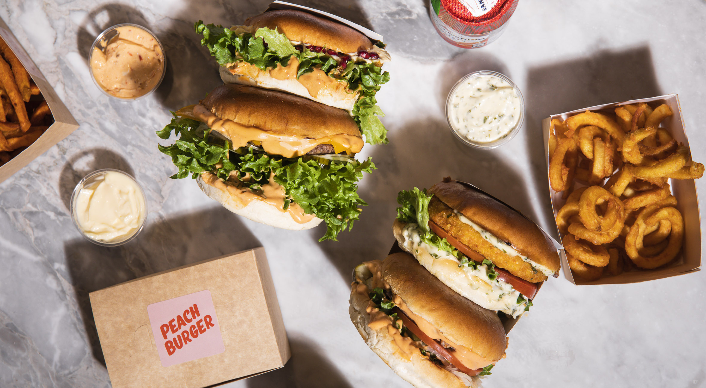 2 burgermenuer hos Peach Burger i Magasin Kgs. Nytorv – Én af byens bedste burger joints har åbnet lillesøster i ikonisk stormagasin