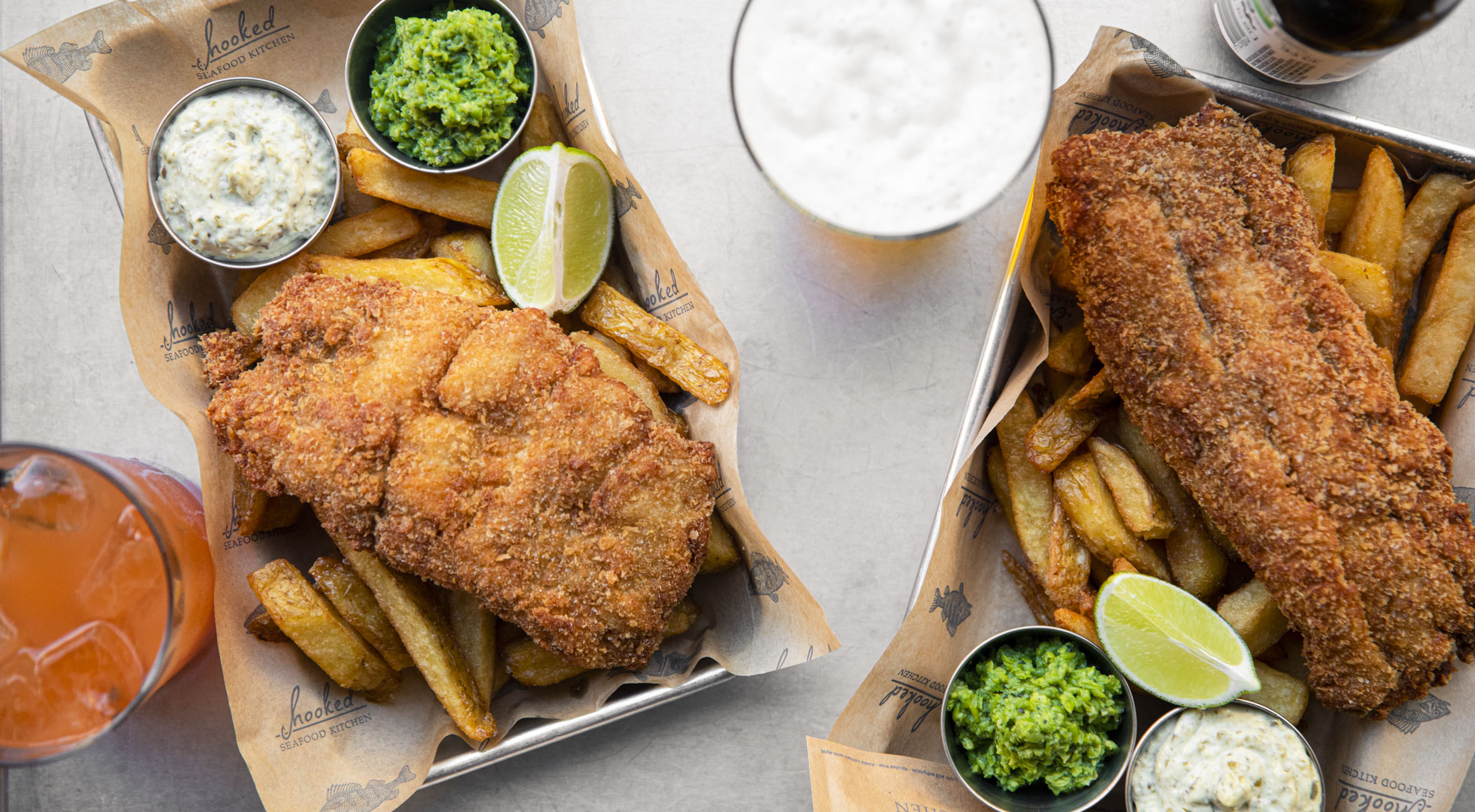 2 fish and chips + 2 sodavand/øl hos Hooked på Nørrebro, Vesterbro, Frederiksberg, Christianshavn og i Carlsberg Byen – Hip fiskerestaurant stormer frem