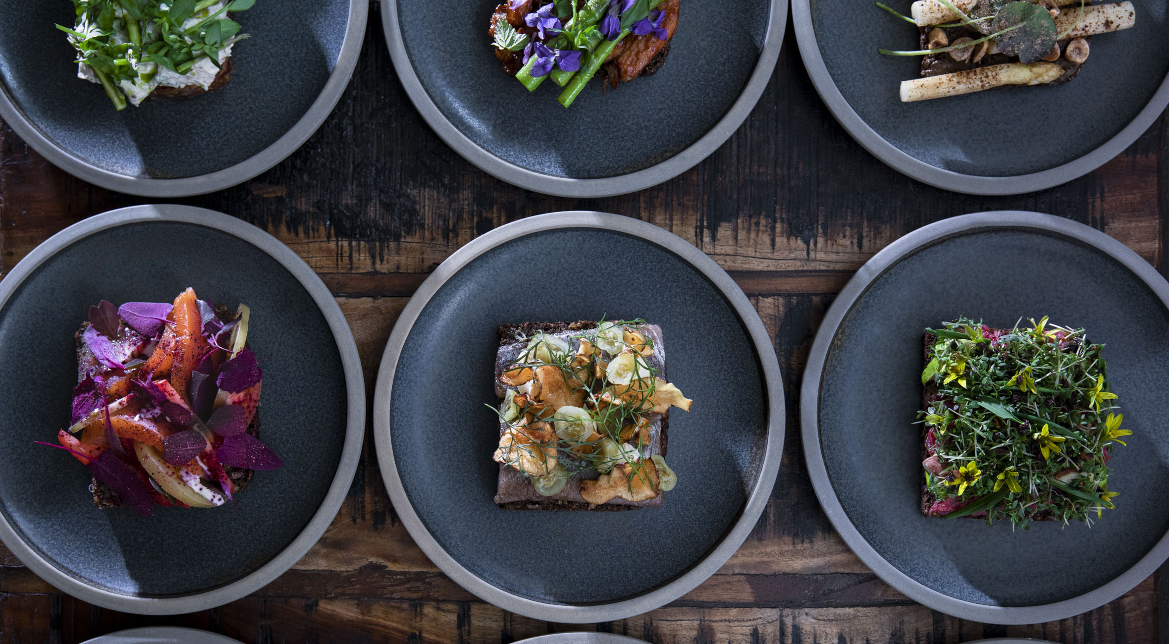 2 stk. smørrebrød hos Michelin-anbefalede Norrlyst i Indre By – Fremhævet som én af Danmarks bedste smørrebrødsrestauranter