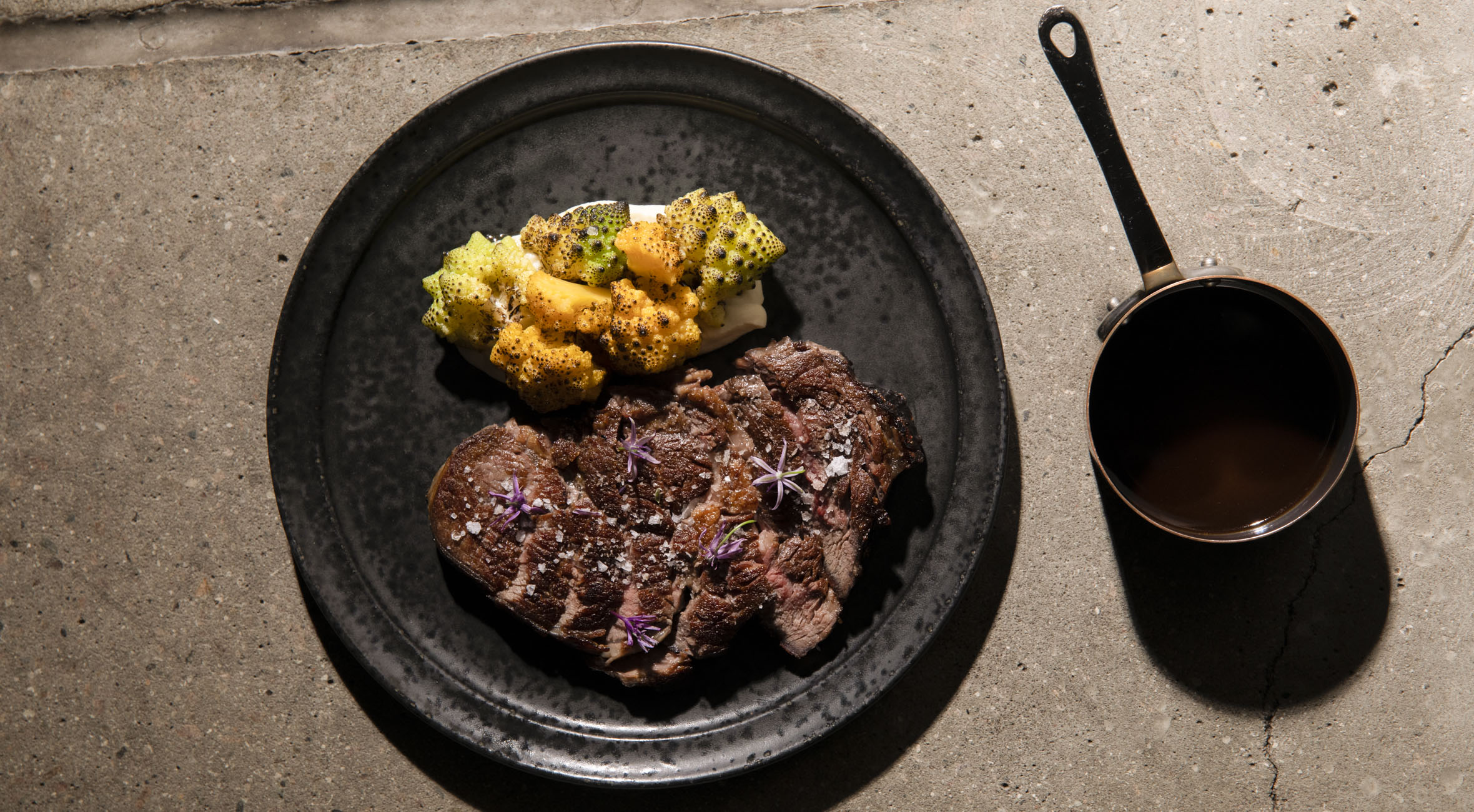 5-retters menu hos Bobo Food Studio i Indre By – Tidligere Michelin-kokke laver mad over åben ild i gammel transformerstation